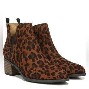 NWT Dr. Scholl’s teammate pointed toe ankle boot